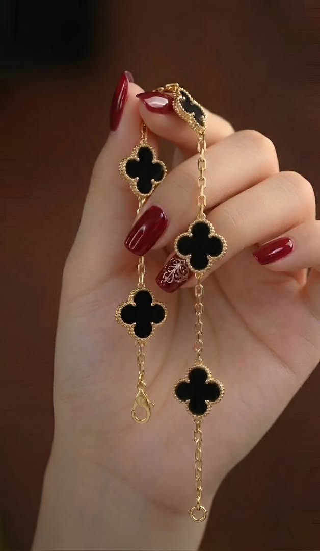 Van Cleef 2-in-1 Reversible Bracelet Elegant Design Perfect for Daily Wear