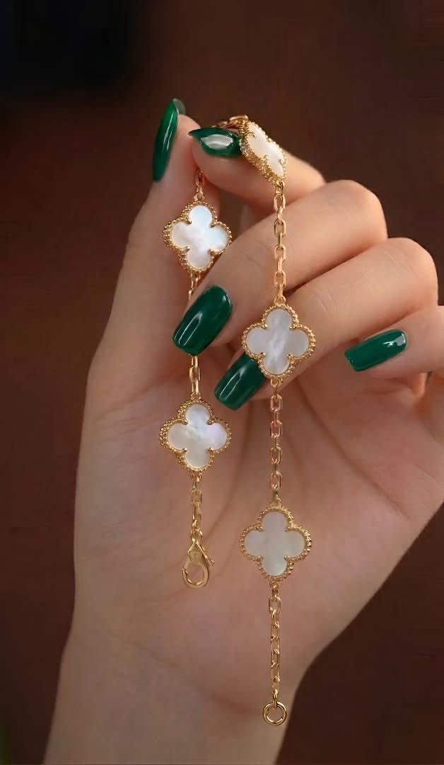Van Cleef 2-in-1 Reversible Bracelet Elegant Design Perfect for Daily Wear - Image 2