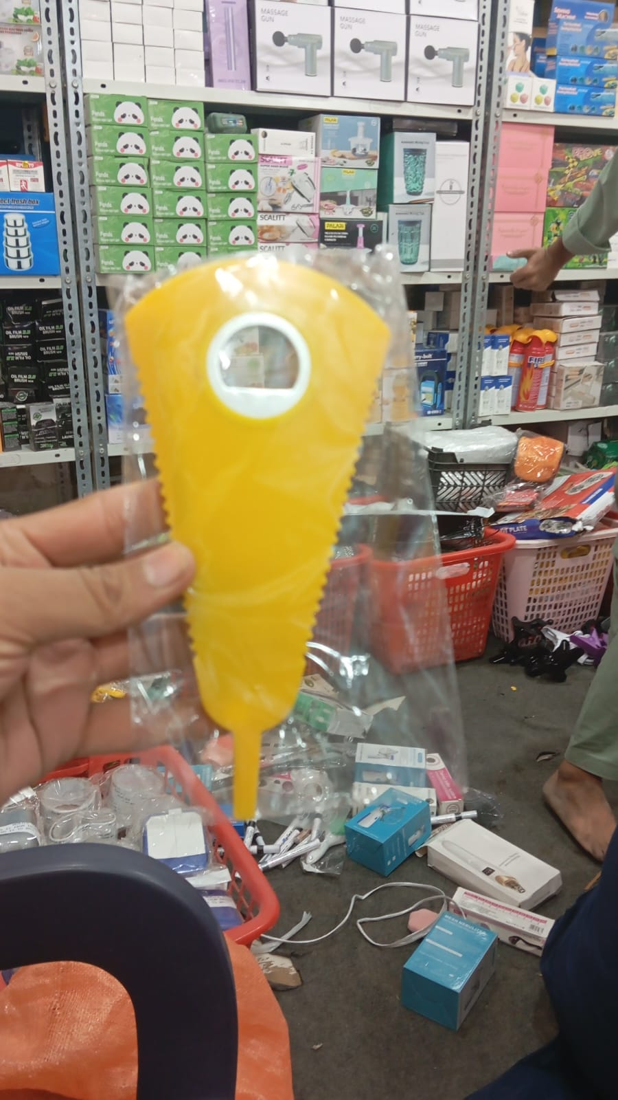 Creative Multi-Function Bottle Opener Jar Opener Twist Grip Lid Opener Kitchen Tool Random Colour 1PC - Image 4