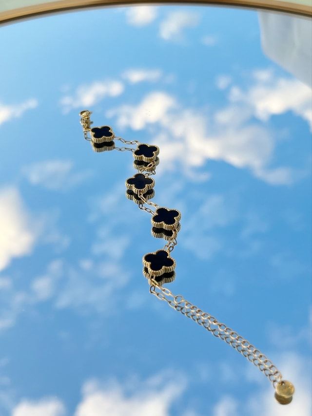 Van Cleef 2-in-1 Reversible Bracelet Elegant Design Perfect for Daily Wear - Image 3