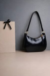 Women’s Classic Zip Shoulder Bag | Sleek Everyday Carry